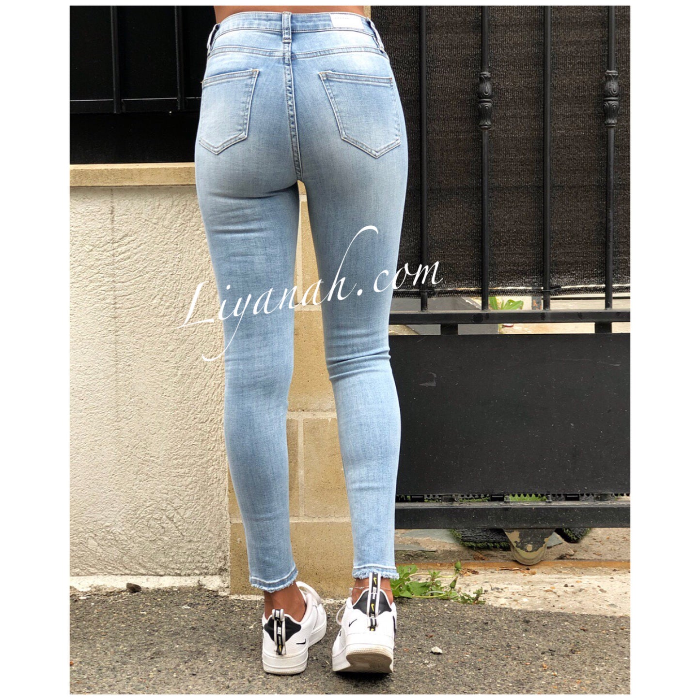 Jean Skinny DESTROY / LIGHT BLUE Modèle KIYA avec écritures Orange/Blanc